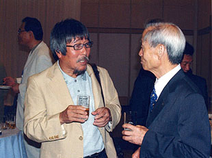 岡　千秋氏
