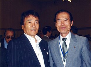 平尾　昌晃氏