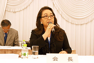 まずは会長からの報告